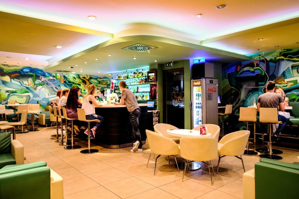 Hotel Deluxe With Free Wellness And Fitness Centrum Нитра Экстерьер фото