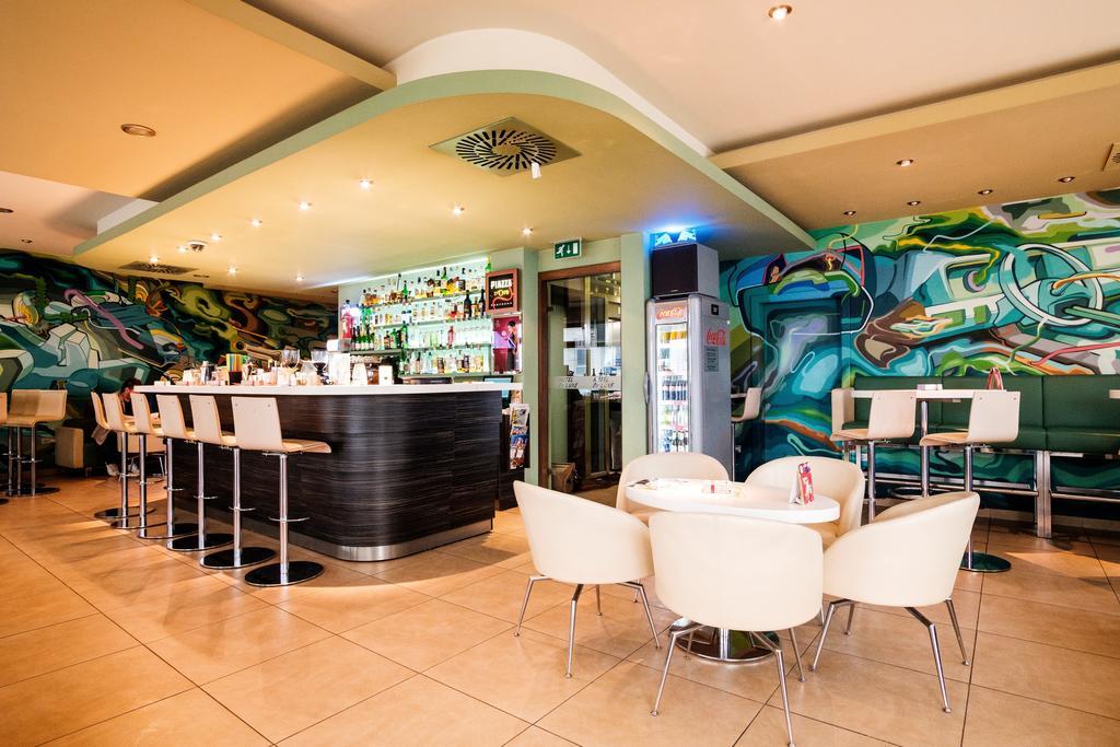 Hotel Deluxe With Free Wellness And Fitness Centrum Нитра Экстерьер фото