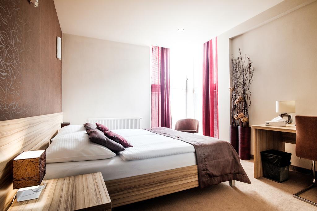 Hotel Deluxe With Free Wellness And Fitness Centrum Нитра Экстерьер фото