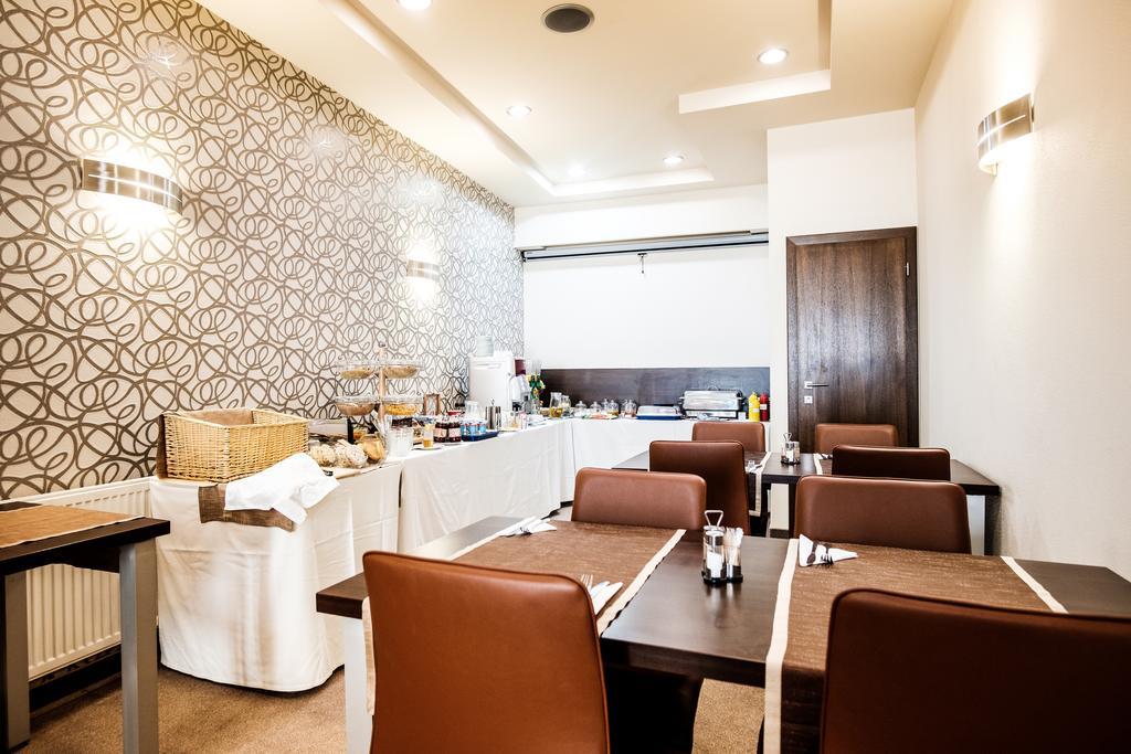 Hotel Deluxe With Free Wellness And Fitness Centrum Нитра Экстерьер фото