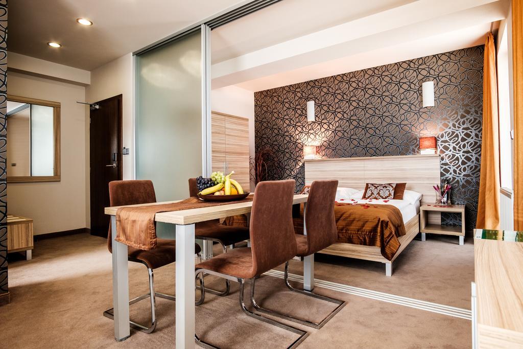 Hotel Deluxe With Free Wellness And Fitness Centrum Нитра Экстерьер фото