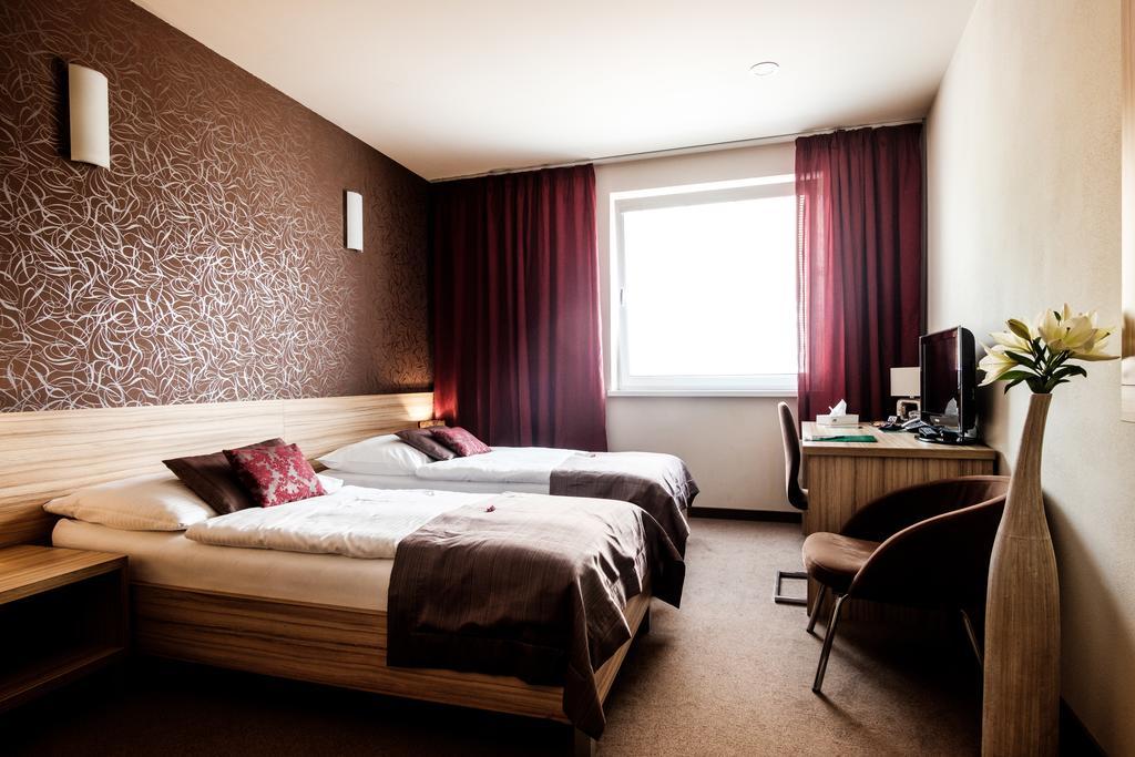 Hotel Deluxe With Free Wellness And Fitness Centrum Нитра Экстерьер фото