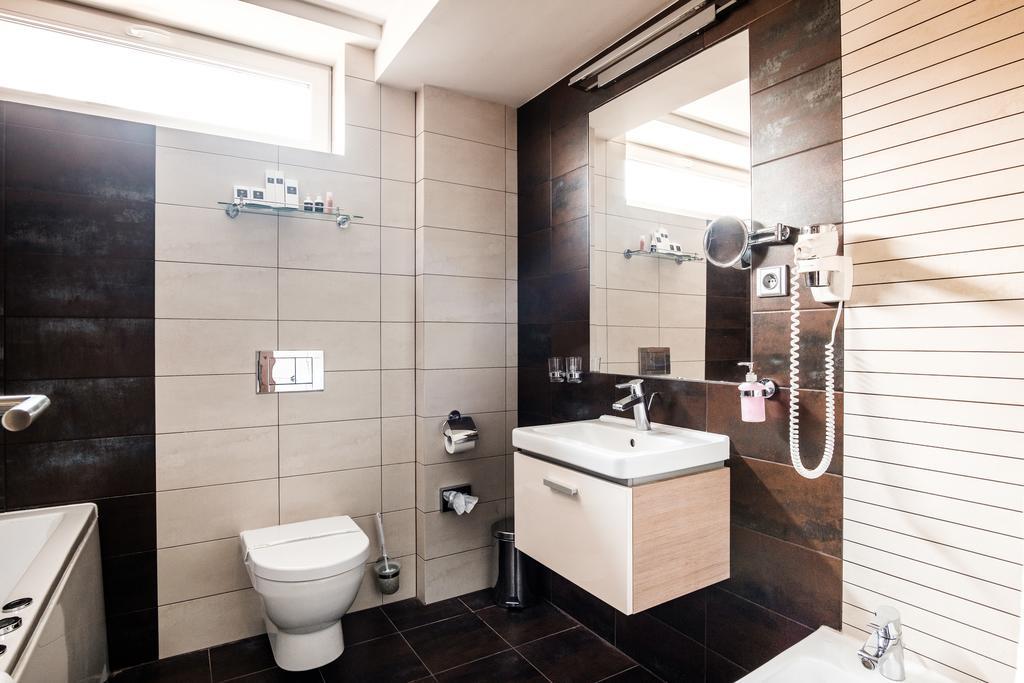 Hotel Deluxe With Free Wellness And Fitness Centrum Нитра Экстерьер фото